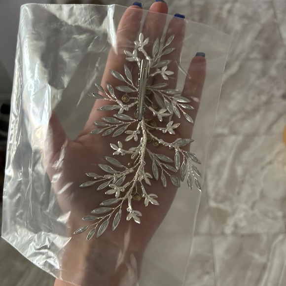 Bridal hair piece, brand new never used - Picture 2 of 2